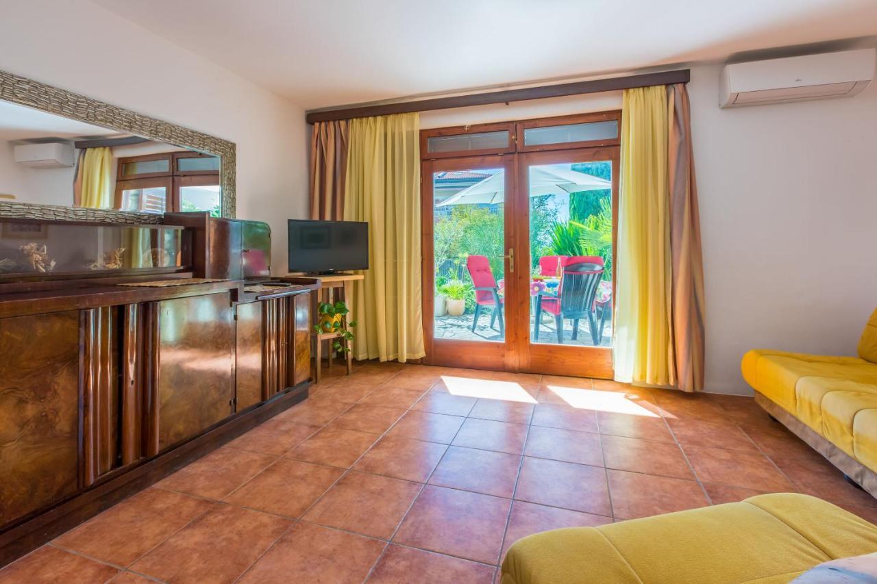 Apartments Loncaric Crikvenica Exterior photo