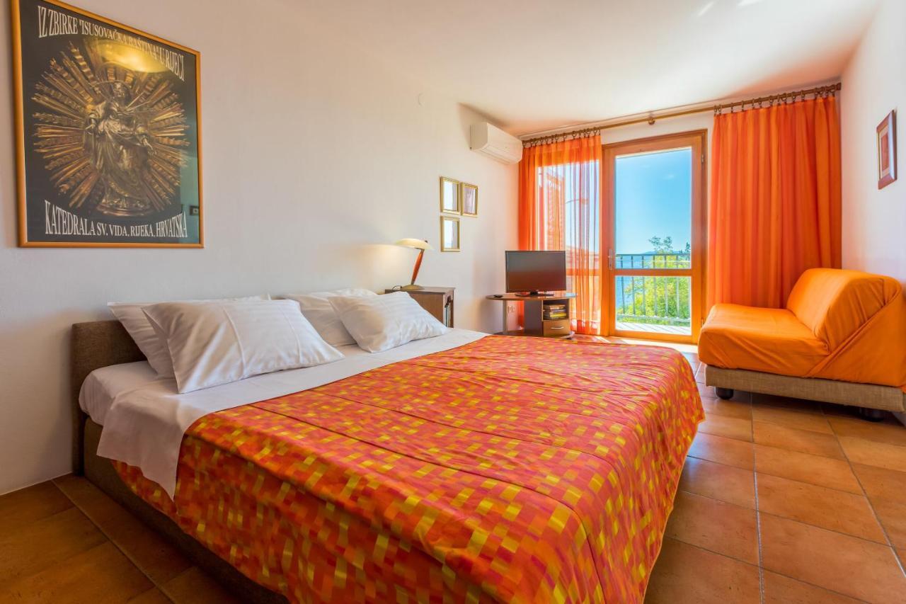 Apartments Loncaric Crikvenica Exterior photo
