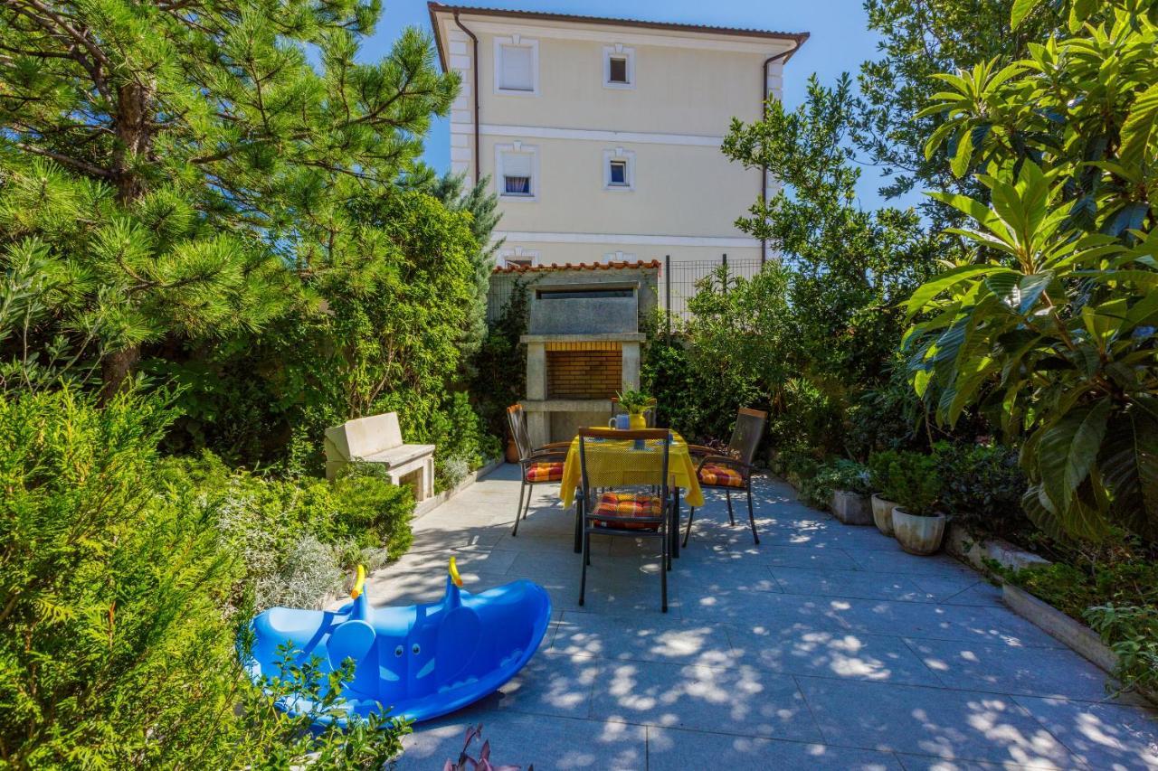 Apartments Loncaric Crikvenica Exterior photo